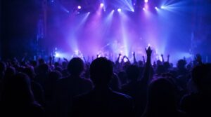 奥崎慎太郎、ONE OK ROCK のライブで、隣の高校生女子と Mighty Long Fall でヘドバンできると本気で信じてた話